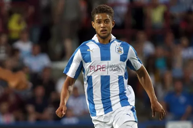 Huddersfield Town loan striker to Wrexham