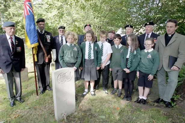 Local schoolchildren pay tribute 100 years after soldier Frank Hartley died